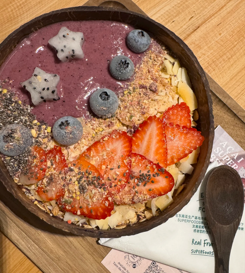 Can Pets Eat Açaí Bowls? Why Human Superfoods Don’t Translate Directly to Pets